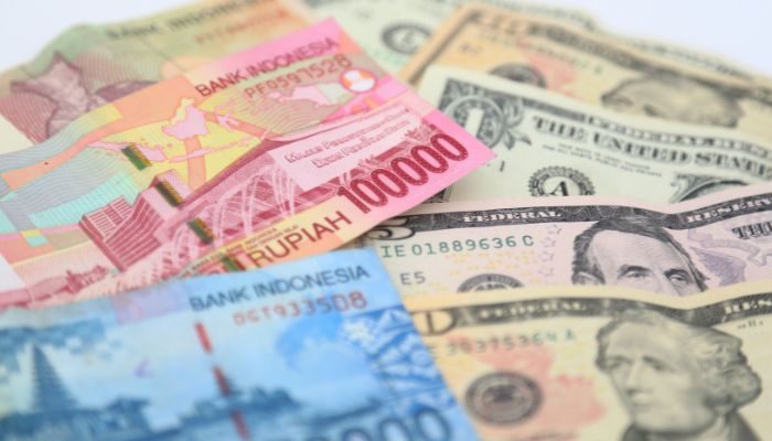 Dolar Naik, Rakyat Tak Pakai Dolar: Benarkah Dampaknya Tidak Terasa?