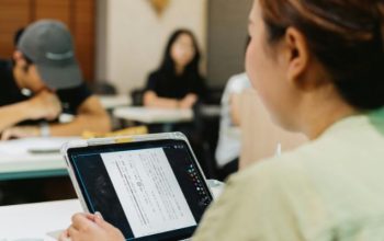 Pendidikan di Era Digital: Guru Bukan Lagi Satu-satunya Sumber Ilmu
